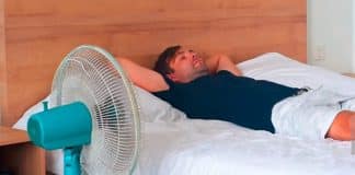 Se você só dorme com ventilador ligado, a ciência explica o que seu cérebro está tentando evitar Se você só dorme com ventilador ligado, a ciência explica o que seu cérebro está tentando evitar