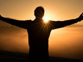 Você está começando e terminando o dia errado — e isso pode estar destruindo sua felicidade Você está começando e terminando o dia errado — e isso pode estar destruindo sua felicidade