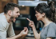 O jeito mais rápido de parecer rude? Usar essas frases achando que são normais pessoas rudes
