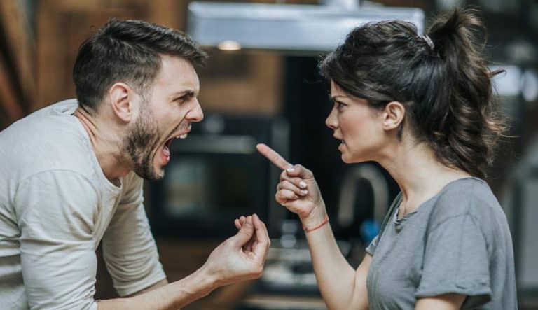 O jeito mais rápido de parecer rude? Usar essas frases achando que são normais