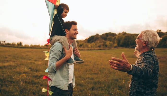 Crianças herdam inteligência do pai, da mãe ou dos avós Crianças herdam inteligência do pai, da mãe ou dos avós? A psicologia já tem uma resposta!