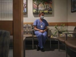 O que acontece com o corpo nas últimas 24 horas? Estes 3 sintomas costumam surgir Os três sintomas que aparecem nas últimas 24 horas antes da morte