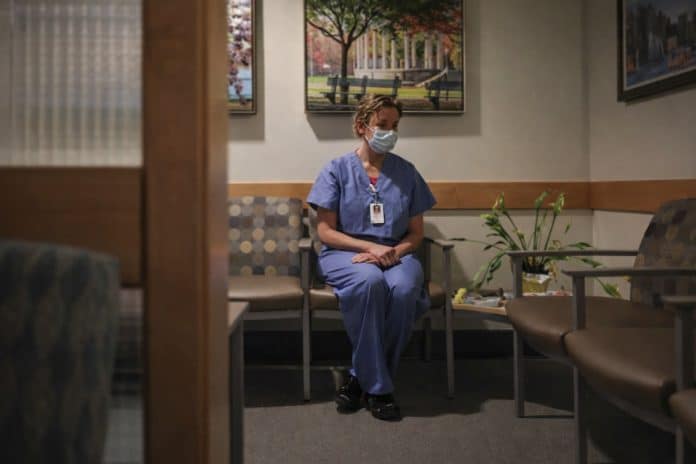 Os três sintomas que aparecem nas últimas 24 horas antes da morte O que acontece com o corpo nas últimas 24 horas? Estes 3 sintomas costumam surgir