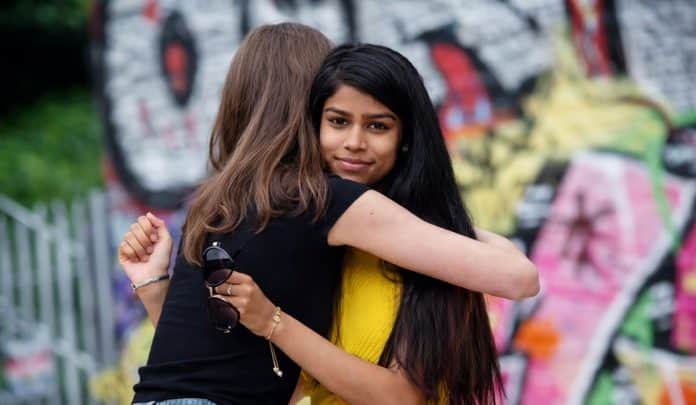 9 sinais de que seu amigo é tóxico Você pode ter um amigo tóxico e não percebeu: 9 sinais sutis e como se afastar sem brigar