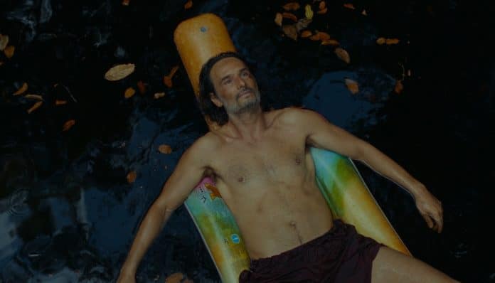 Distopia com Rodrigo Santoro encanta com cenas poéticas, é um dos melhores filmes do ano e já está na Netfllix