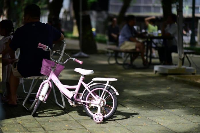 Como escolher uma bicicleta infantil com design que estimule o interesse da criança?