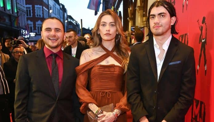 O triste motivo pelo qual os filhos de Michael Jackson não receberam sua herança O motivo surpreendente que explica por que os filhos de Michael Jackson ainda não tocaram na herança