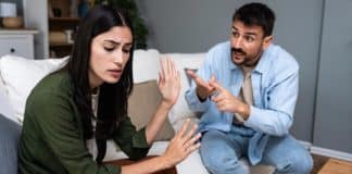 Se alguém fala essas 5 frases perto de você, pode estar te manipulando — e você nem percebeu ainda frases de alguém ao seu redor você está sendo manipulado psicologia