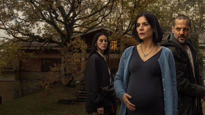 Nessa série nº 1 do streaming, mulher recebe ligação da filha desaparecida falando que está viva e que precisa ser resgatada