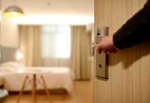 Fenômeno Staycation: por que os paulistanos estão fazendo check-in na própria cidade?