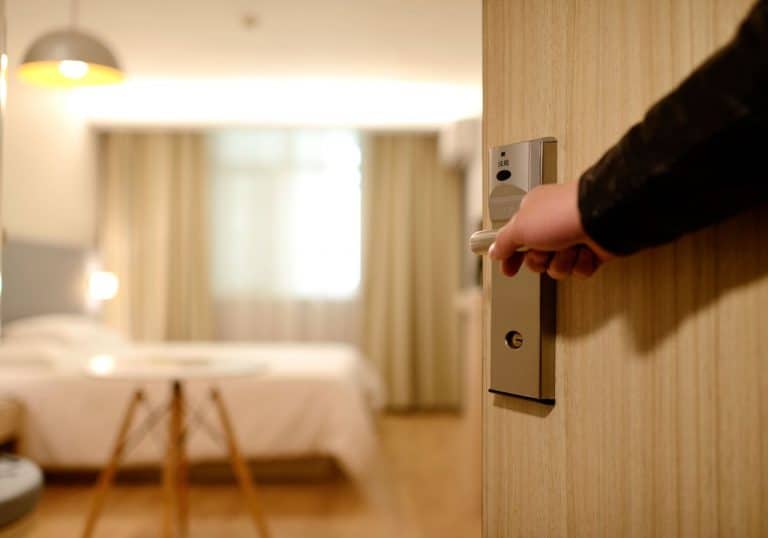 Fenômeno Staycation: por que os paulistanos estão fazendo check-in na própria cidade?