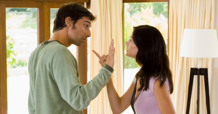 Relações abusivas nem sempre parecem abusivas — alerta a psicóloga Josie Conti