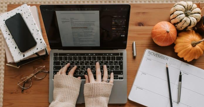 Psicoterapia online por mensagens: como funciona o atendimento psicológico assíncrono?